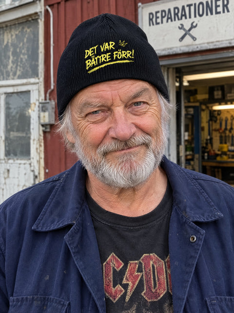Det var bättre förr! – svart Hatitude Beanie utan uppvik på person