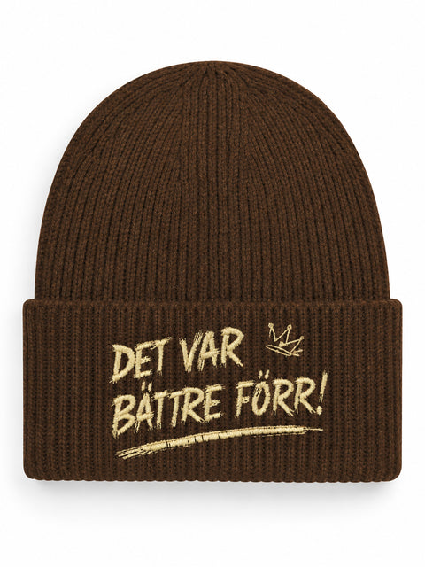 Det var bättre förr! – Hatitude Oversized Cuffed Beanie Valnöt, brodyr framifrån