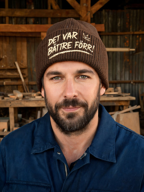 Det var bättre förr! – Hatitude Oversized Cuffed Beanie Valnöt, på modell