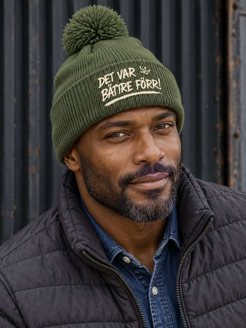 Det var bättre förr! – Mossgrön Pom Pom Beanie, personbild