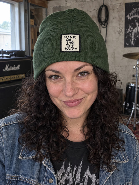 Dick Butt – olivgrön Hatitude Beanie utan uppvik på person