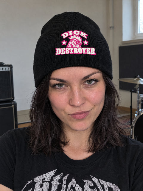 Dick Destroyer – svart Hatitude Beanie utan uppvik på person