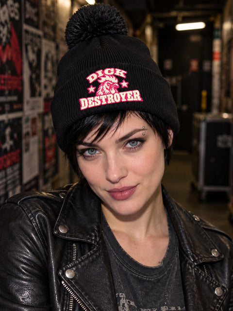 Dick Destroyer – Svart Pom Pom Beanie, personbild