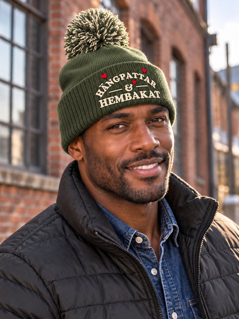 Hängpattar & Hembakat – Mossgrön Pom Pom Beanie, personbild