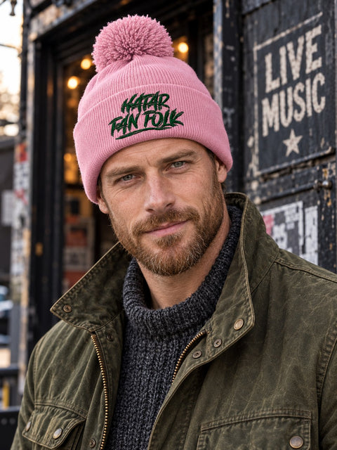 Hatar fan folk – Rosa Pom Pom Beanie, personbild