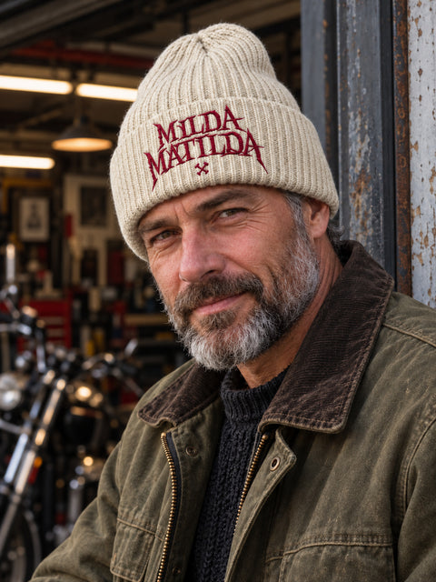 Milda Matilda – Hatitude Oversized Cuffed Beanie Havre, på modell