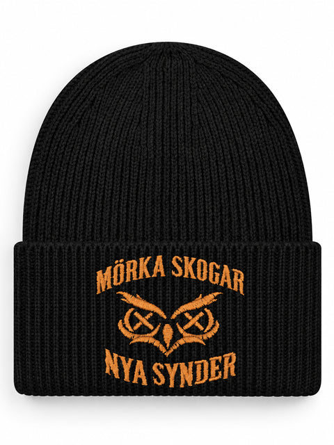 Mörka skogar, nya synder – Hatitude Oversized Cuffed Beanie Svart, brodyr framifrån