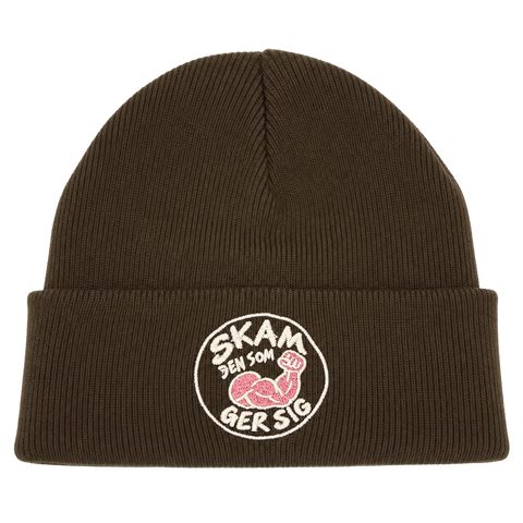 Skam den som ger sig – brun Cuffed Beanie, produktmockup med samma brodyr som svart.