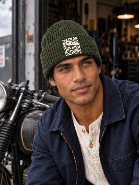 Träskor Swedish Sneakers – Hatitude Oversized Cuffed Beanie Olivgrön, på modell